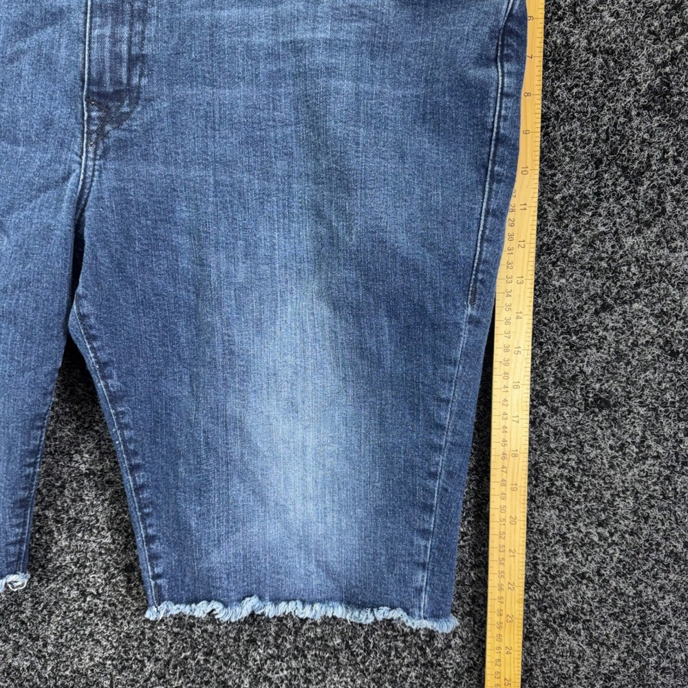 True Religion Mens Blue Denim Cut Off Shorts Medium Wash Size 44W Frayed Hem - Picture 6 of 8